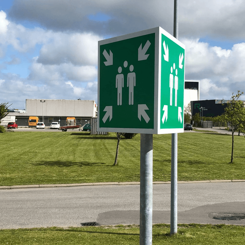 Skilt for møteplass og samlingspunkt - 3-sidig med 360º visning